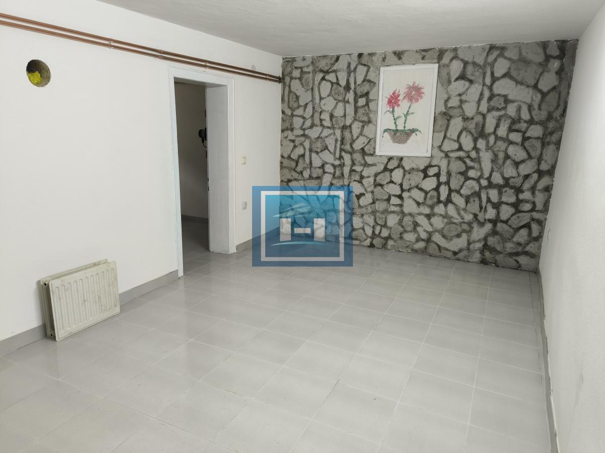 Na prodaju potpuno renovirana kuća od 153m² sa placem od 3,375 ari
