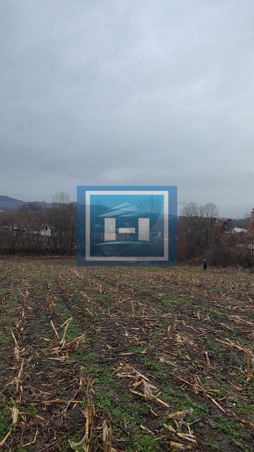 U ponudi velika parcela u centralnom delu sela Dobrovodice kod Batočine