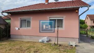 Prelepa potpuno opremljena prizemna kuća sa garažom u centralnom delu Batočine