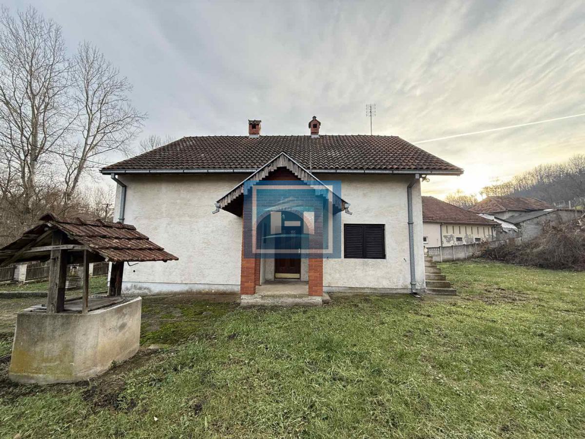 Povoljna kuća na dobroj lokaciji