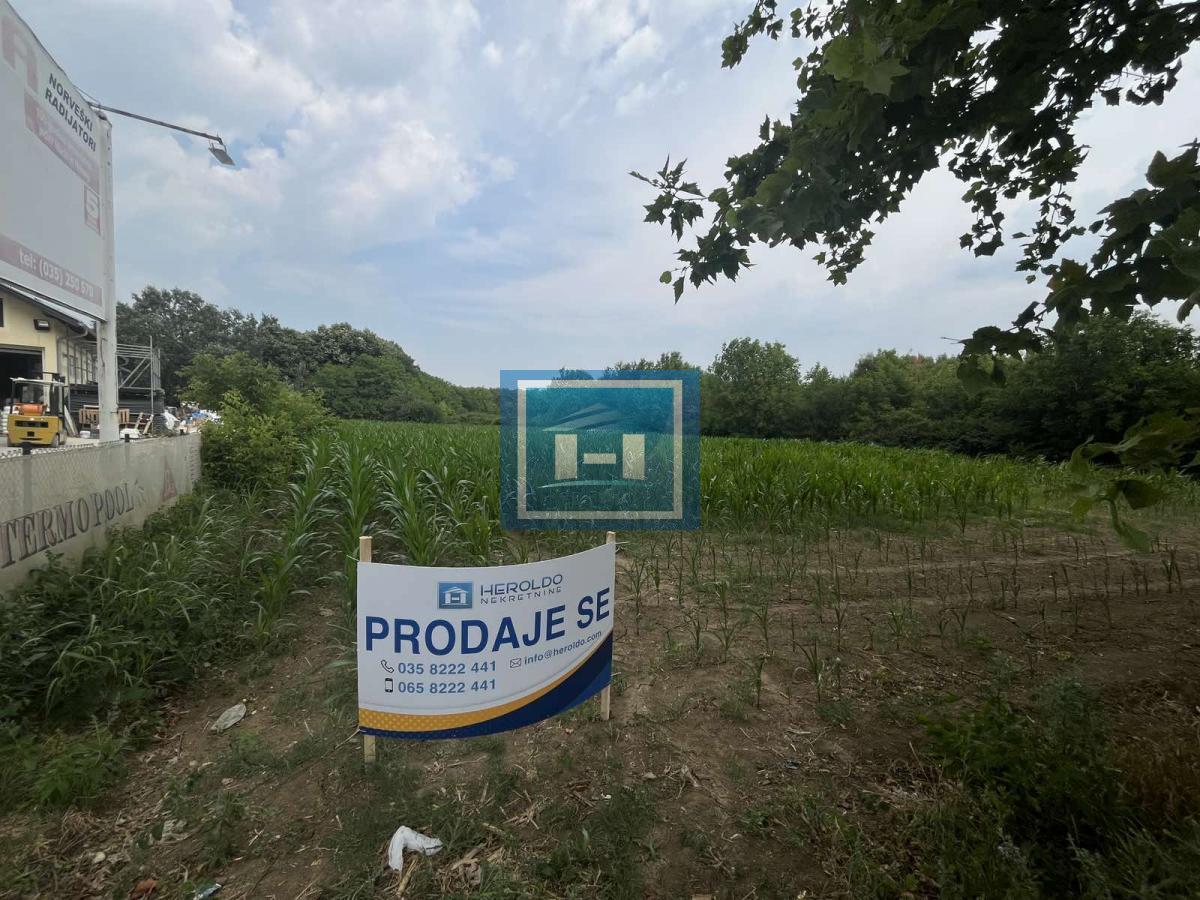 Plac za gradnju poslovnog objekta ili hale