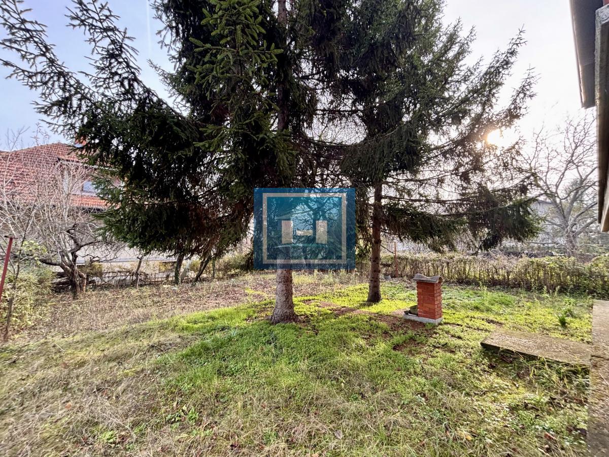 Povoljna šestosobna kuća na Budžinom brdu