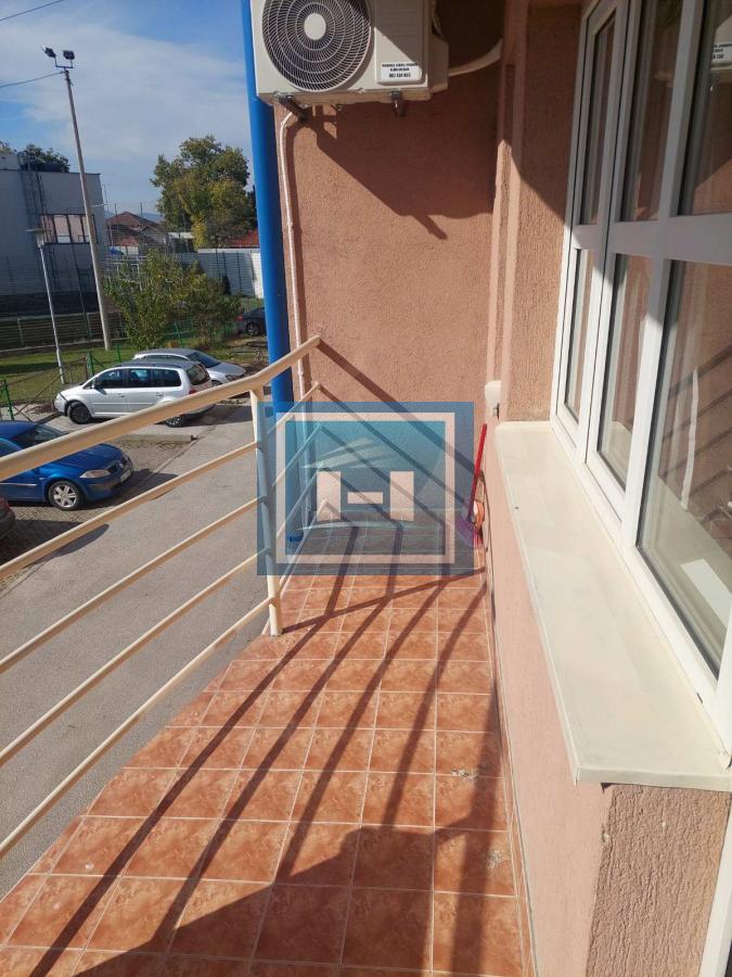 Izdaje se kompletno namešten stan