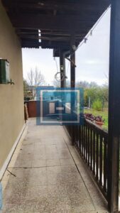 Kuća u okolini Jagodine na dva nivoa odmah useljiva sa svim priključcima