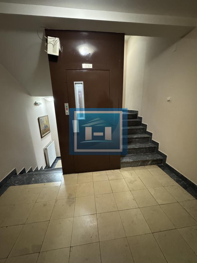 Na prodaju hotel od 1560m2 uu centru Despotovca