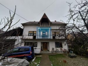 Prostrana kuća na 3 sprata sa 2 garaže – 290 m² na 5,56 ari