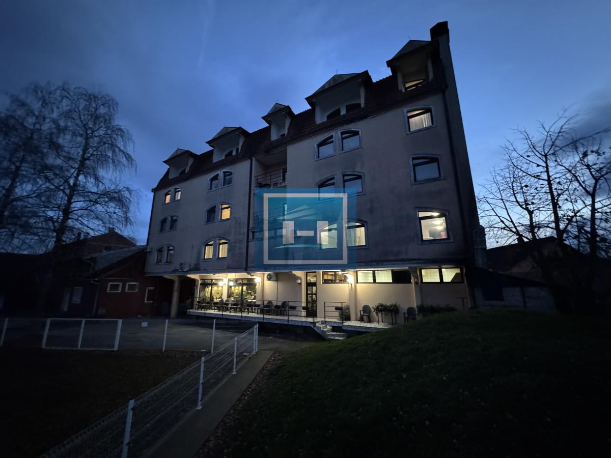 Na prodaju hotel od 1560m2 uu centru Despotovca