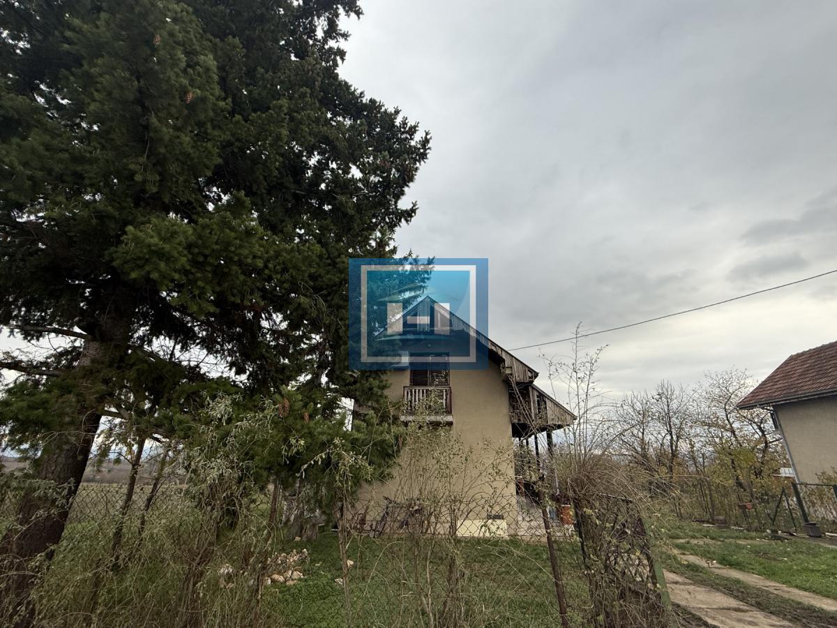 Kuća u okolini Jagodine na dva nivoa odmah useljiva sa svim priključcima