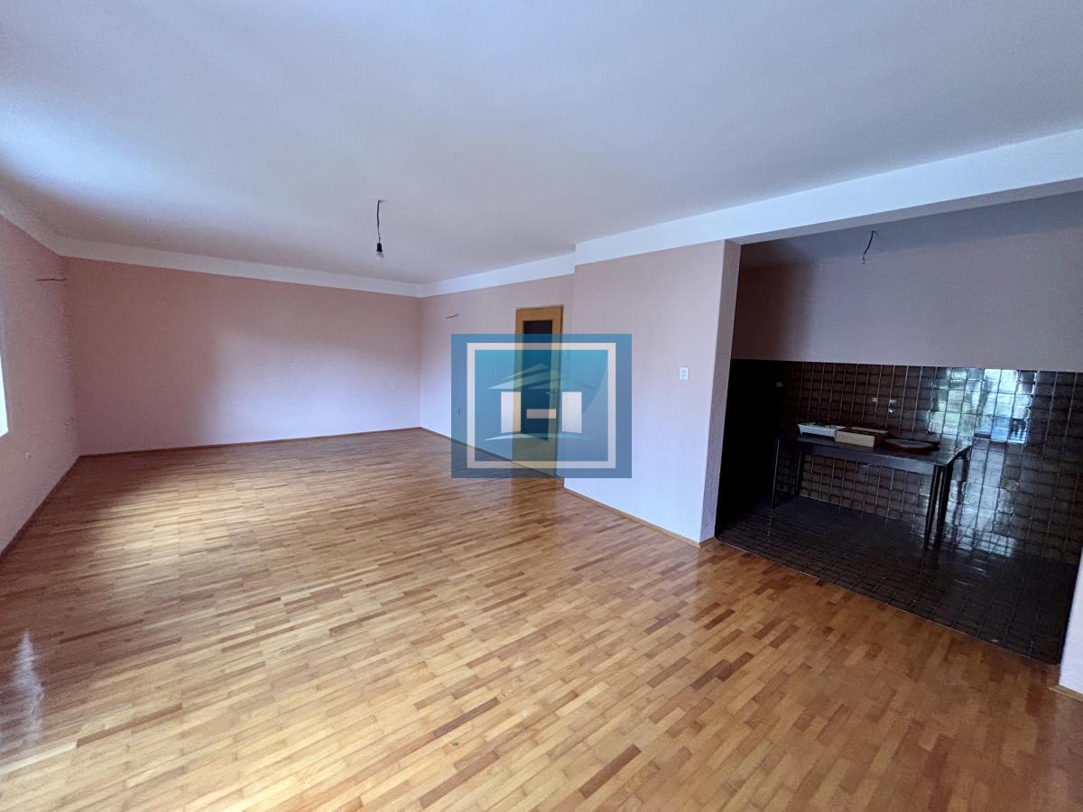 Povoljna šestosobna kuća na Budžinom brdu