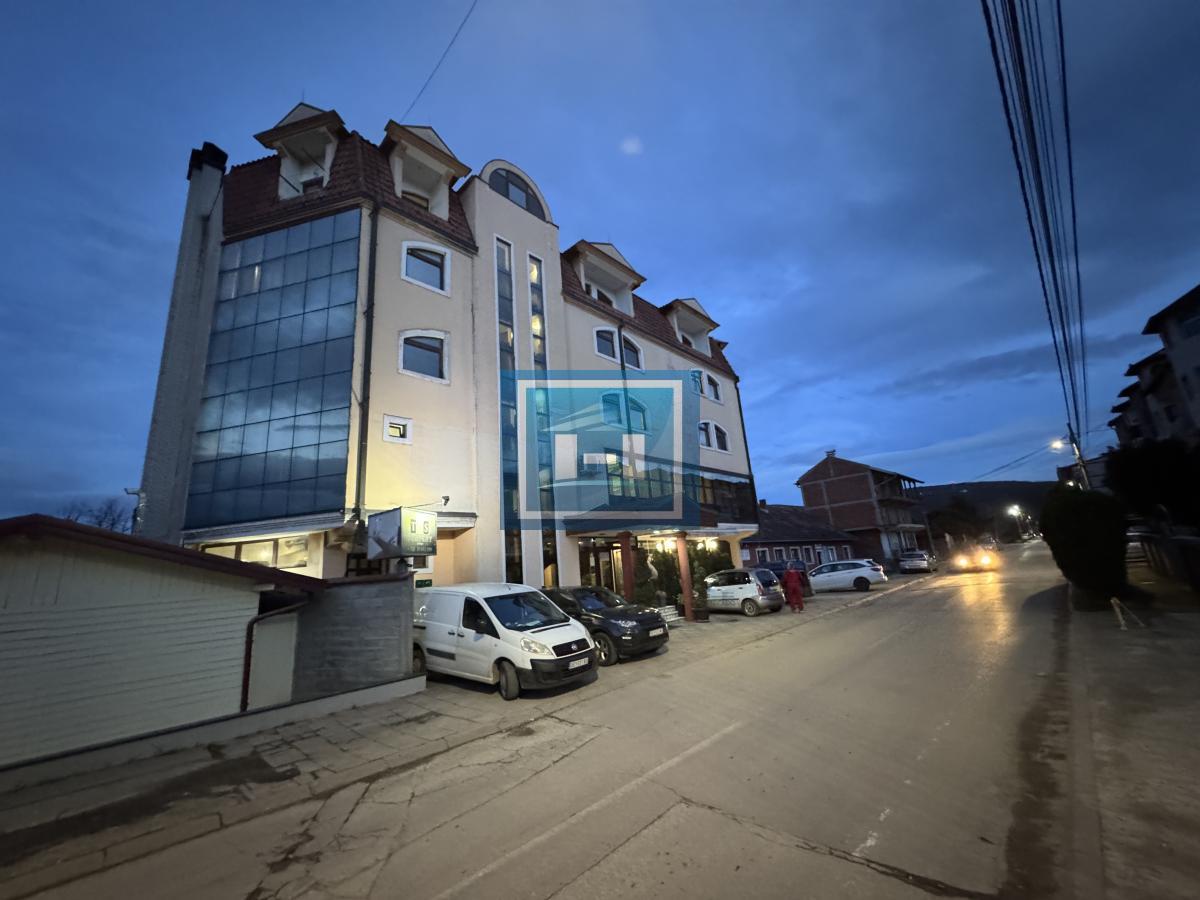 Na prodaju hotel od 1560m2 uu centru Despotovca