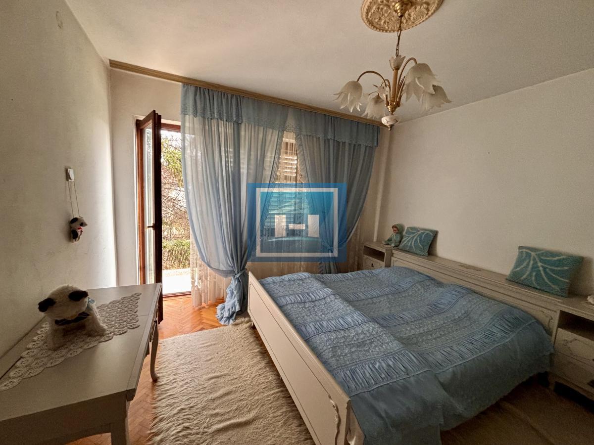 Povoljna šestosobna kuća na Budžinom brdu