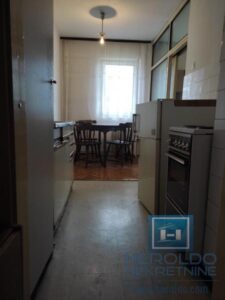 Jednosoban stan, Tabane