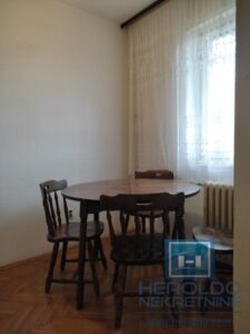 Jednosoban stan, Tabane