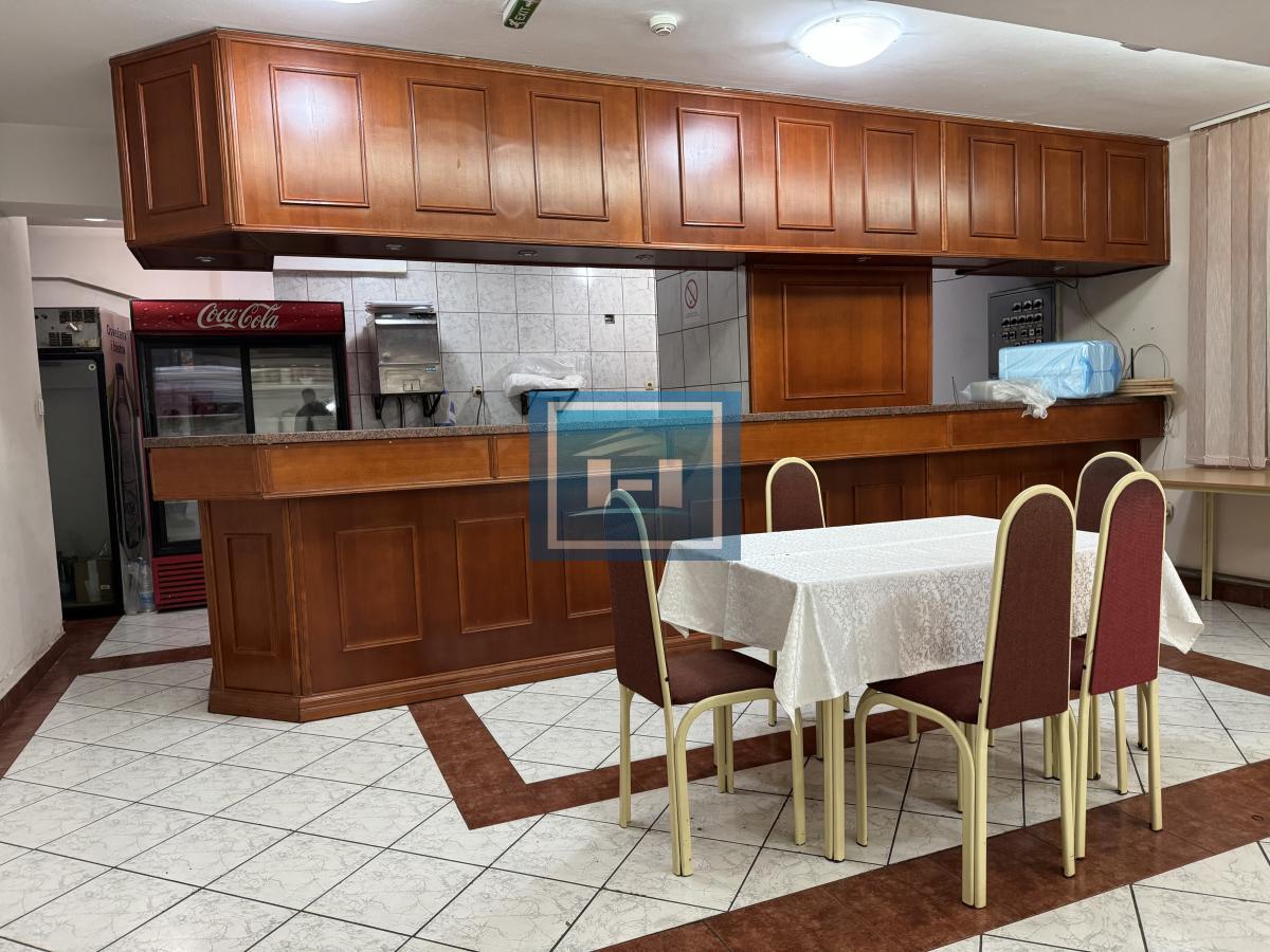 Na prodaju hotel od 1560m2 uu centru Despotovca