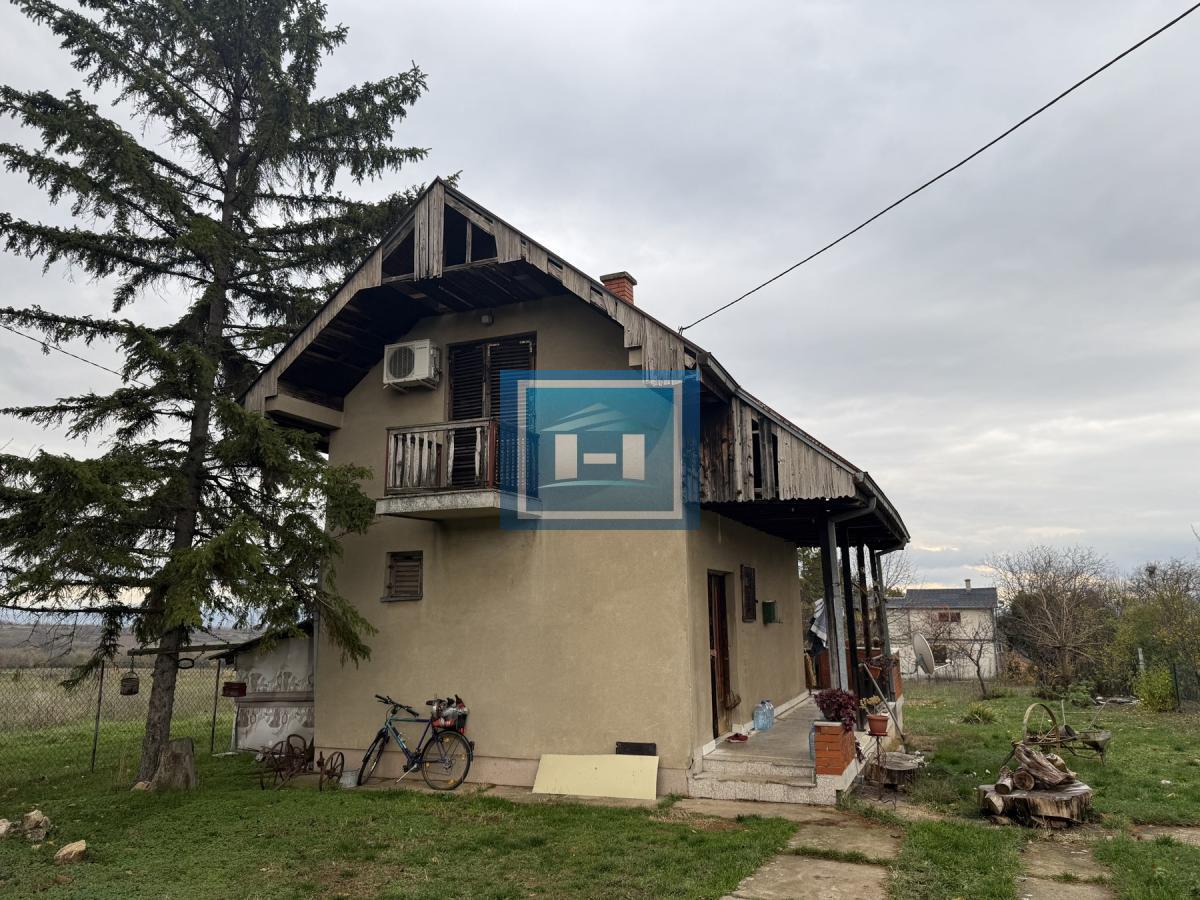 Kuća u okolini Jagodine na dva nivoa odmah useljiva sa svim priključcima