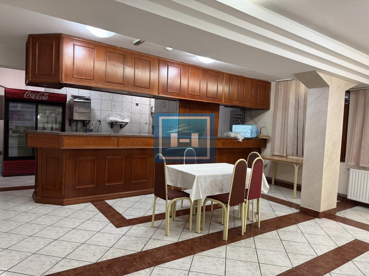 Na prodaju hotel od 1560m2 uu centru Despotovca