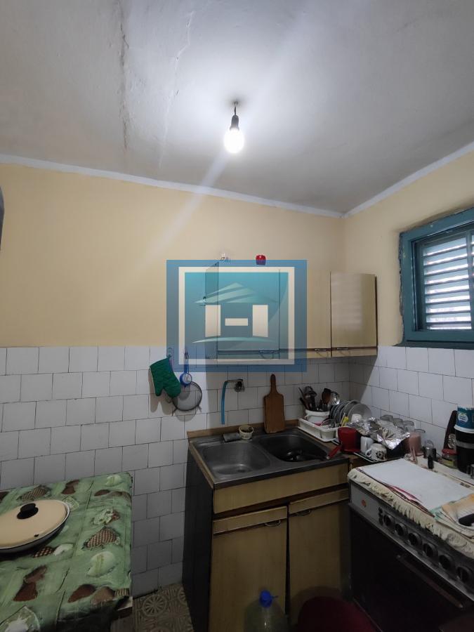 Useljiva porodična prizemna kuća na 2 km od grada