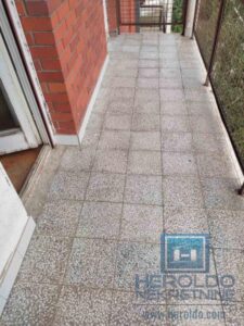 Jednosoban stan, Tabane