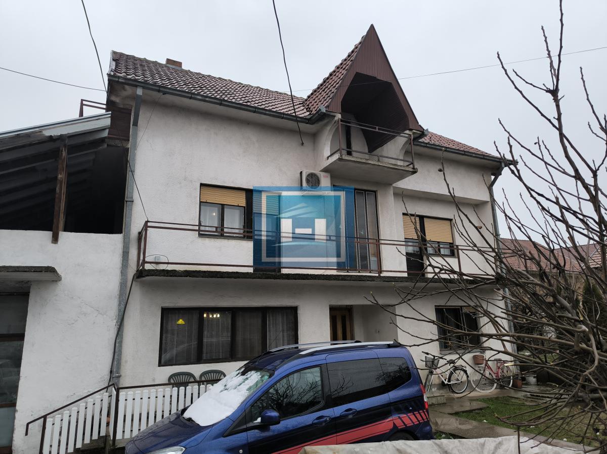 Prostrana kuća na 3 sprata sa 2 garaže – 290 m² na 5,56 ari