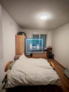 PRODAJEMO RENOVIRAN TROSOBAN STAN–ODLIČNA LOKACIJA!