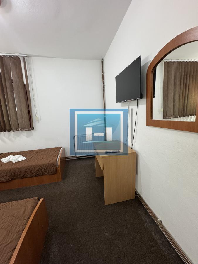 Na prodaju hotel od 1560m2 uu centru Despotovca