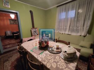 Useljiva porodična prizemna kuća na 2 km od grada