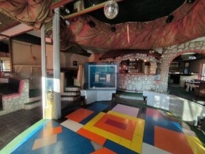 STAMBENO POSLOVNI OBJEKAT BIVŠI KAFIĆ DISKOTEKA FARAON SUPSKA