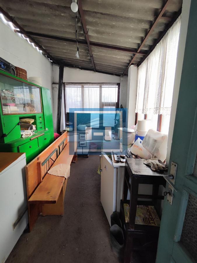 Useljiva porodična prizemna kuća na 2 km od grada