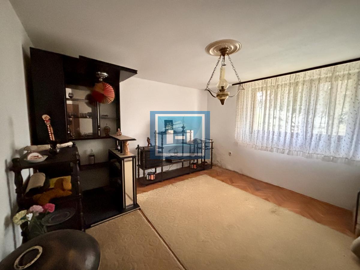 Povoljna šestosobna kuća na Budžinom brdu