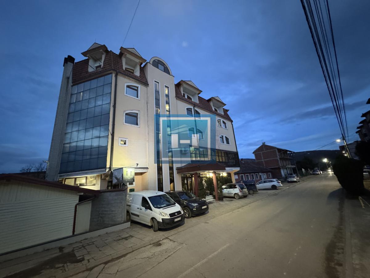 Na prodaju hotel od 1560m2 uu centru Despotovca