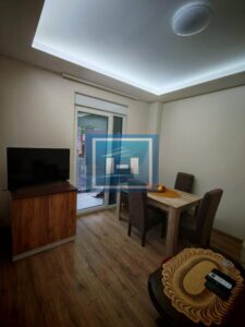 PRODAJEMO RENOVIRAN TROSOBAN STAN–ODLIČNA LOKACIJA!