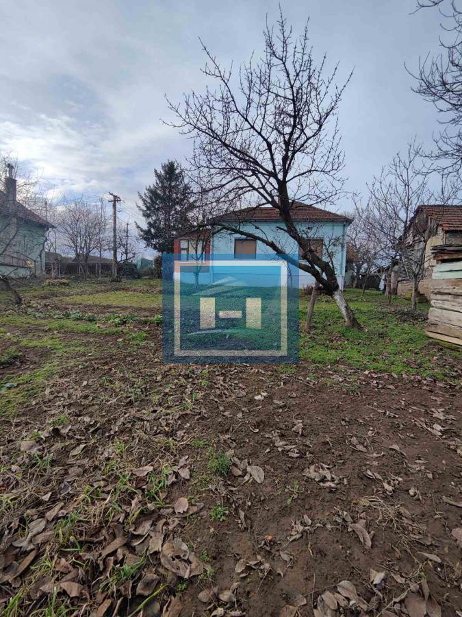 Useljiva porodična prizemna kuća na 2 km od grada