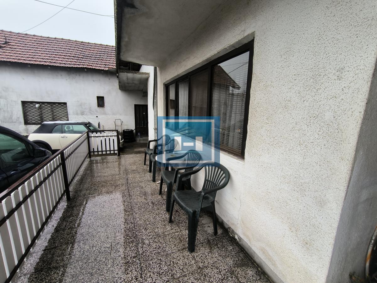 Prostrana kuća na 3 sprata sa 2 garaže – 290 m² na 5,56 ari