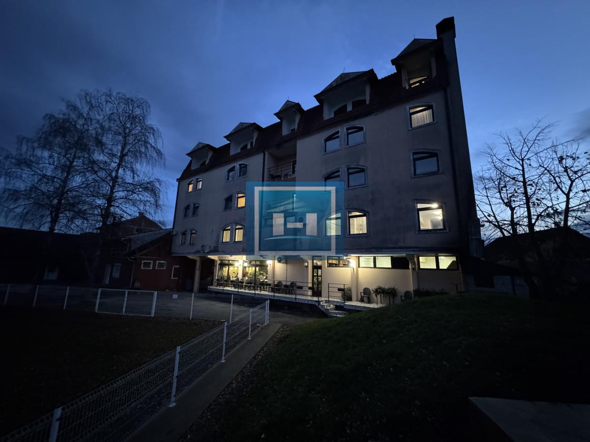Na prodaju hotel od 1560m2 uu centru Despotovca
