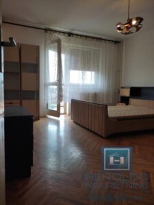 Jednosoban stan, Tabane