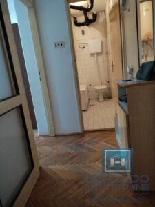 Jednosoban stan, Tabane