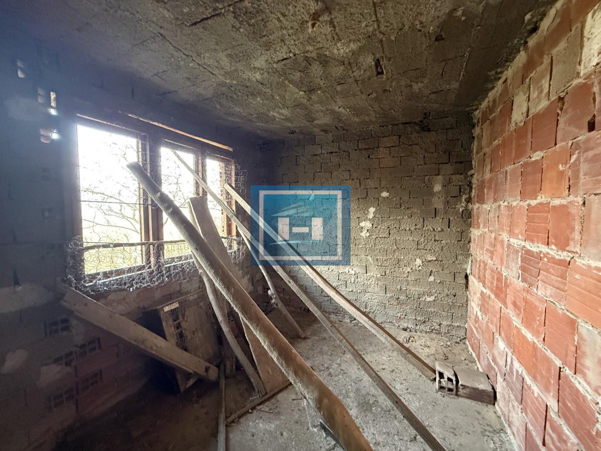 Novoozidani objekat kuća tri 3 etaže u Đurđevom brdu