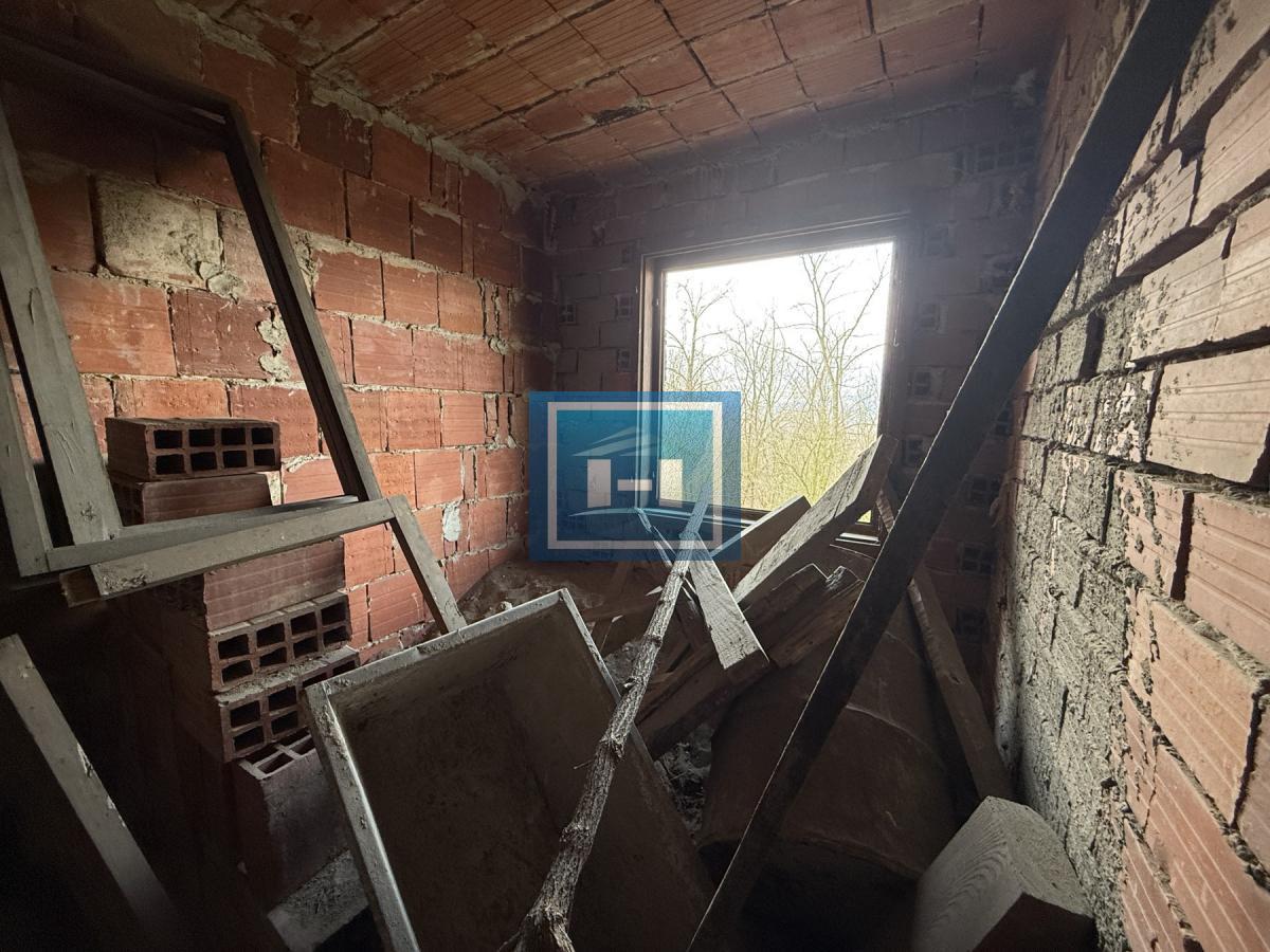 Novoozidani objekat kuća tri 3 etaže u Đurđevom brdu