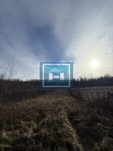 U ponudi idealan plac za izgradnju kuće pored puta na Đurđevom brdu