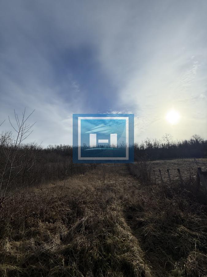 U ponudi idealan plac za izgradnju kuće pored puta na Đurđevom brdu