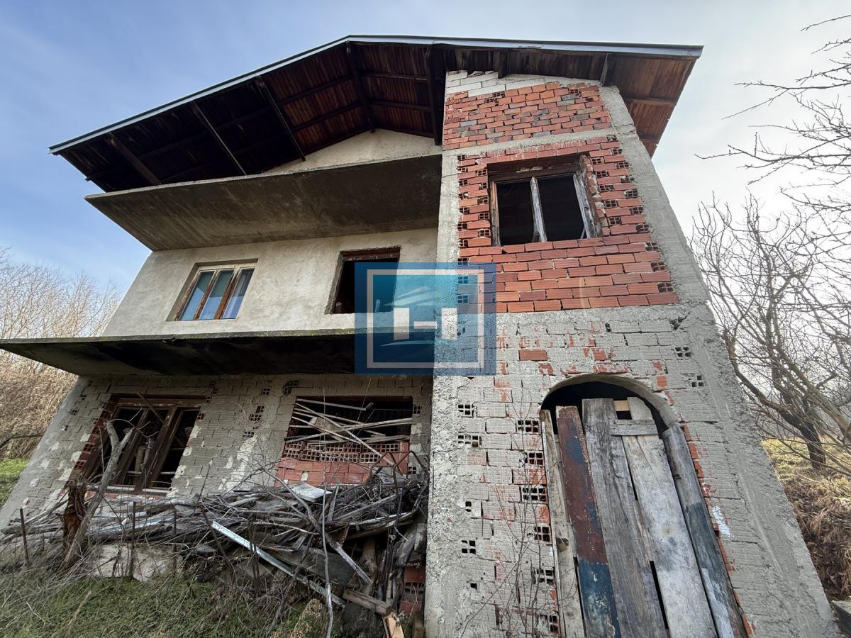 Novoozidani objekat kuća tri 3 etaže u Đurđevom brdu