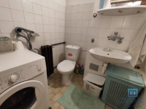 Prostran dvosoban stan na Sarinoj međi