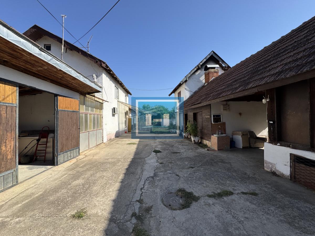 26,27 ARI. KUĆA. POMOĆNI OBJEKTI. I VELIKA MORAVA NA 150 METARA.