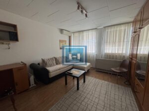 Kompletno renoviran i namešten stan na prvom spratu u centru