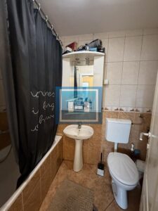 Na prodaju trosoban stan sa garažom i privatnom teretanom odlična lokacija u Jagodini