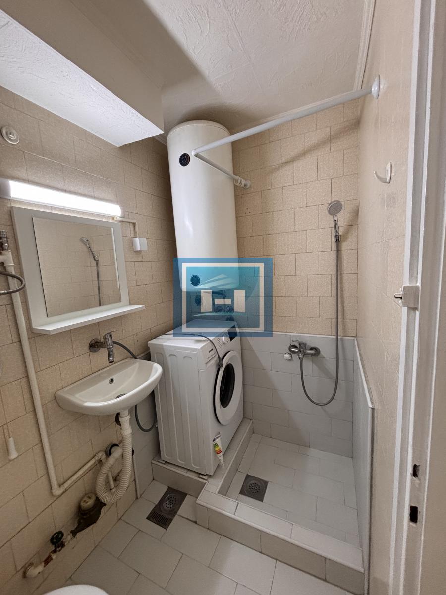 Dvosoban stan 2. sprat, Kajsijar, postoji mogućnost kupovine na kredit