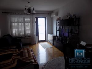 Poslovno stambeni objekat na ulazu u Ćupriju