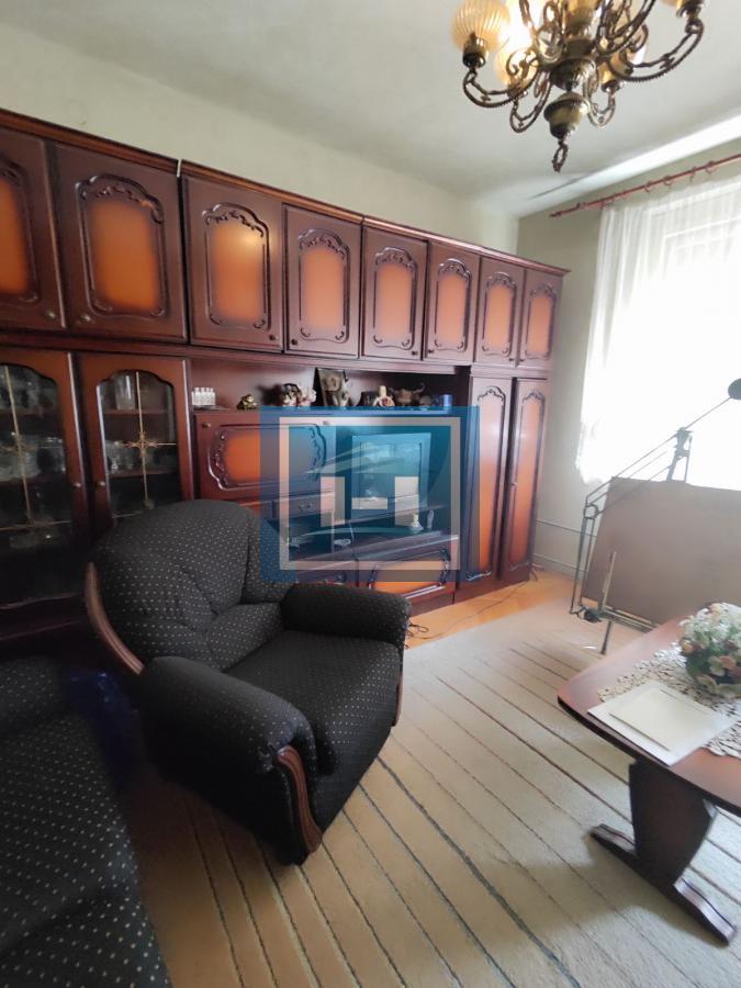 Trosoban stan na prvom spratu u Moravskom stilu u centru Jagodine