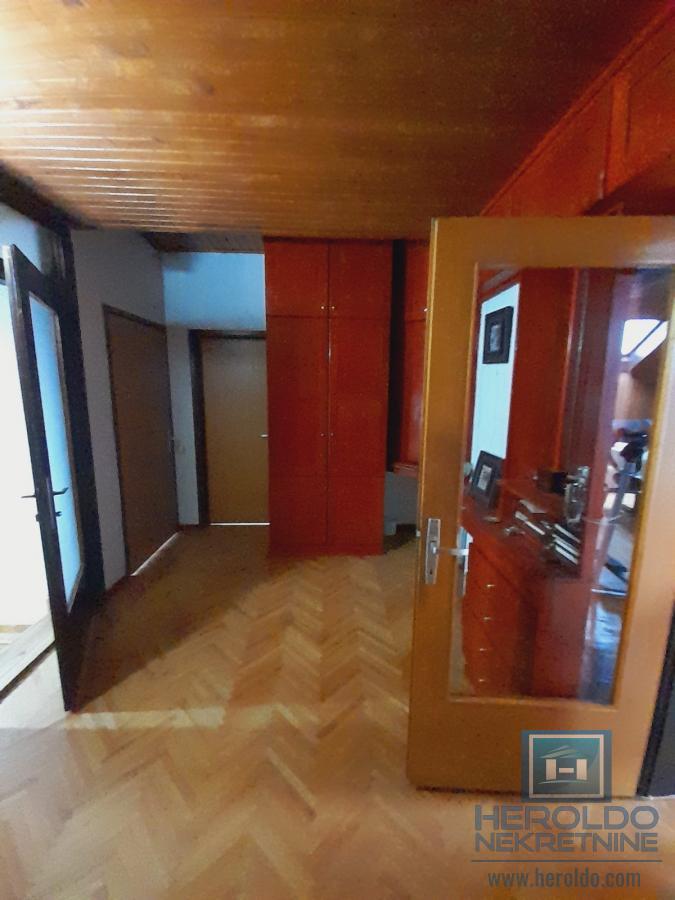 Kuća u Ćupriji na odličnoj lokaciji – prodaja