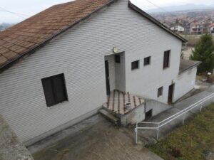 Kuća na fenomenalnoj lokaciji